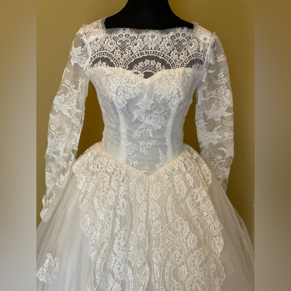 1950’s wedding gown - Picture 3 of 7